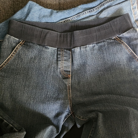 Announcements Maternity Dark Wash Blue Capri Jeans Size Small 4/6 Elastic Panel - Picture 3 of 8
